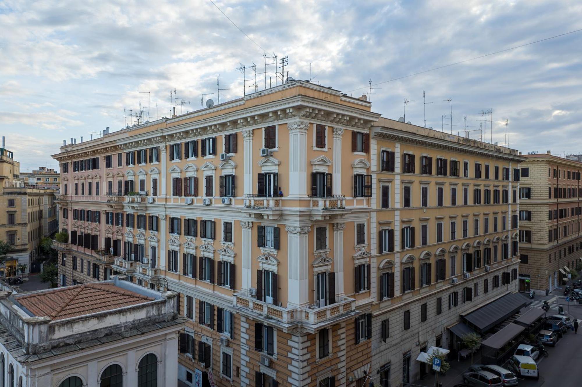 Mega Royal Apartment Rom